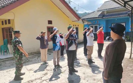 Babinsa Melaksanakan Latihan Linmas Dalam Rangka Perlombaan Jambore Linmas