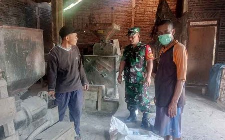 Babinsa Melaksanakan Komsos Demi Tercipta Suasana Yang Nyaman Dan Sejuk