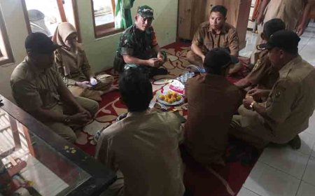 GUNA MENINGKATKAN HUBUNGAN KERJA YANG BAIK,BABINSA MELAKSANAKAN KOMSOS DENGAN PERANGKAT DESA