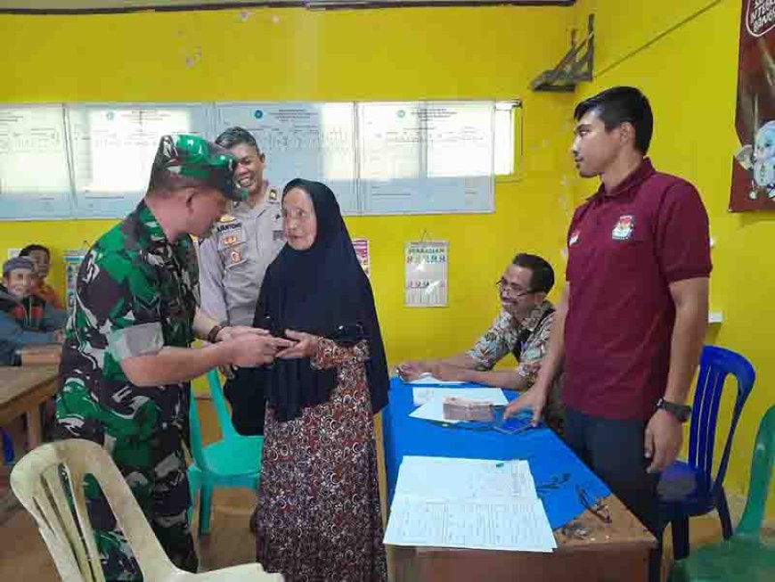 Demi Kelancaran Penyaluran Blt Dd Tni-Polri Melaksanakan Pendampingan Kegiatan