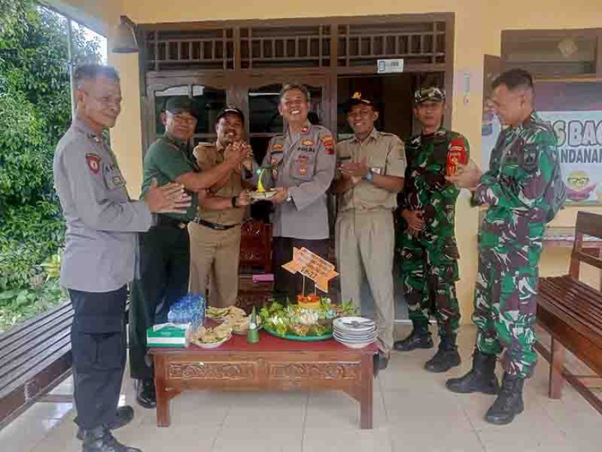 UCAPAN SELAMAT HARI BHAYANGKARA KE-77 OLEH POSRAMIL PANDANARUM KEPADA POLSEK PANDANARUM