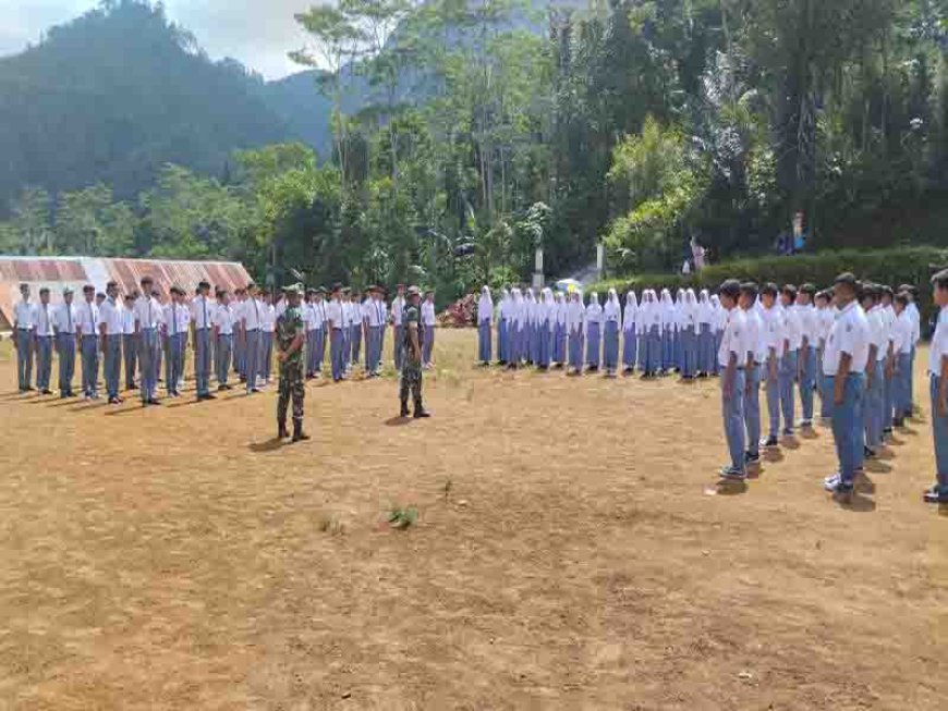 Pekan Kedisiplinan Siswa Babinsa Latih Pbb Smk N 1 Pandanarum