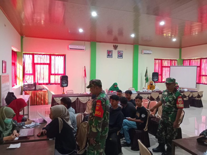 BABINSA DAMPINGI PENGECEKAN KESEHATAN ANGGOTA PASKIBRA